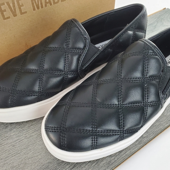Steve Madden legacy, quilted black 8.5 shoes - Picture 3 of 7